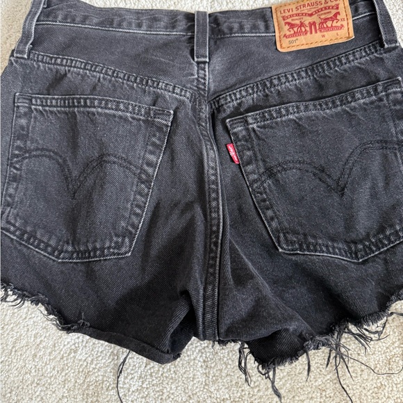 Levi’s Black Denim Women's Shorts Size 25 - Picture 6 of 6